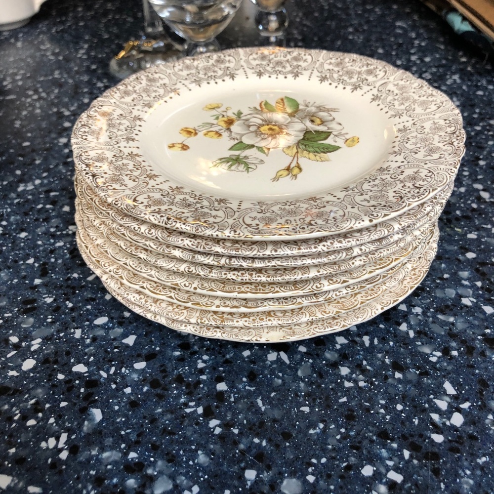 Royal Monarch Antique/Vintage Dinnerware - Picture 7 of 8